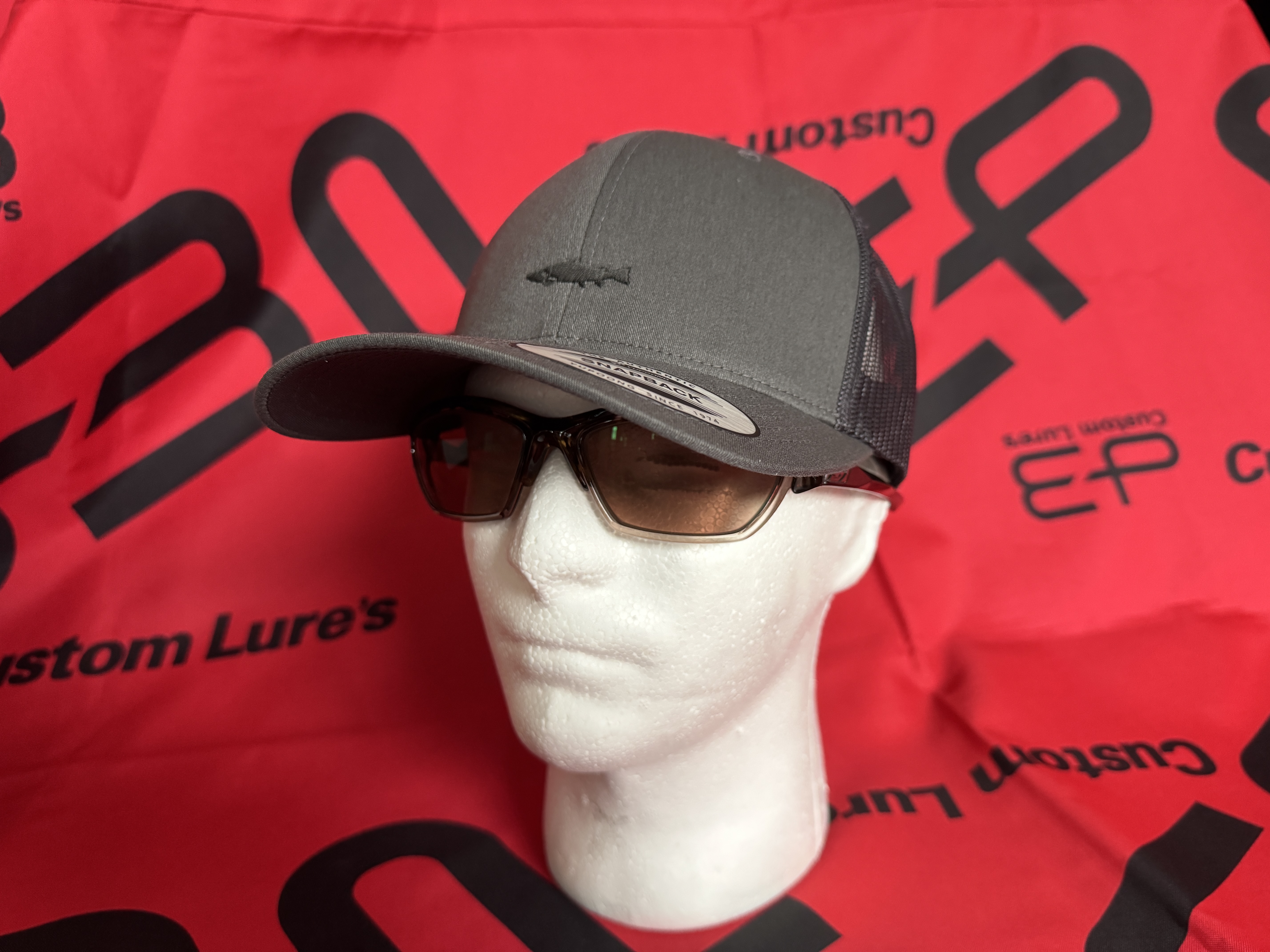 TROUTメッシュキャップ（チャコール）