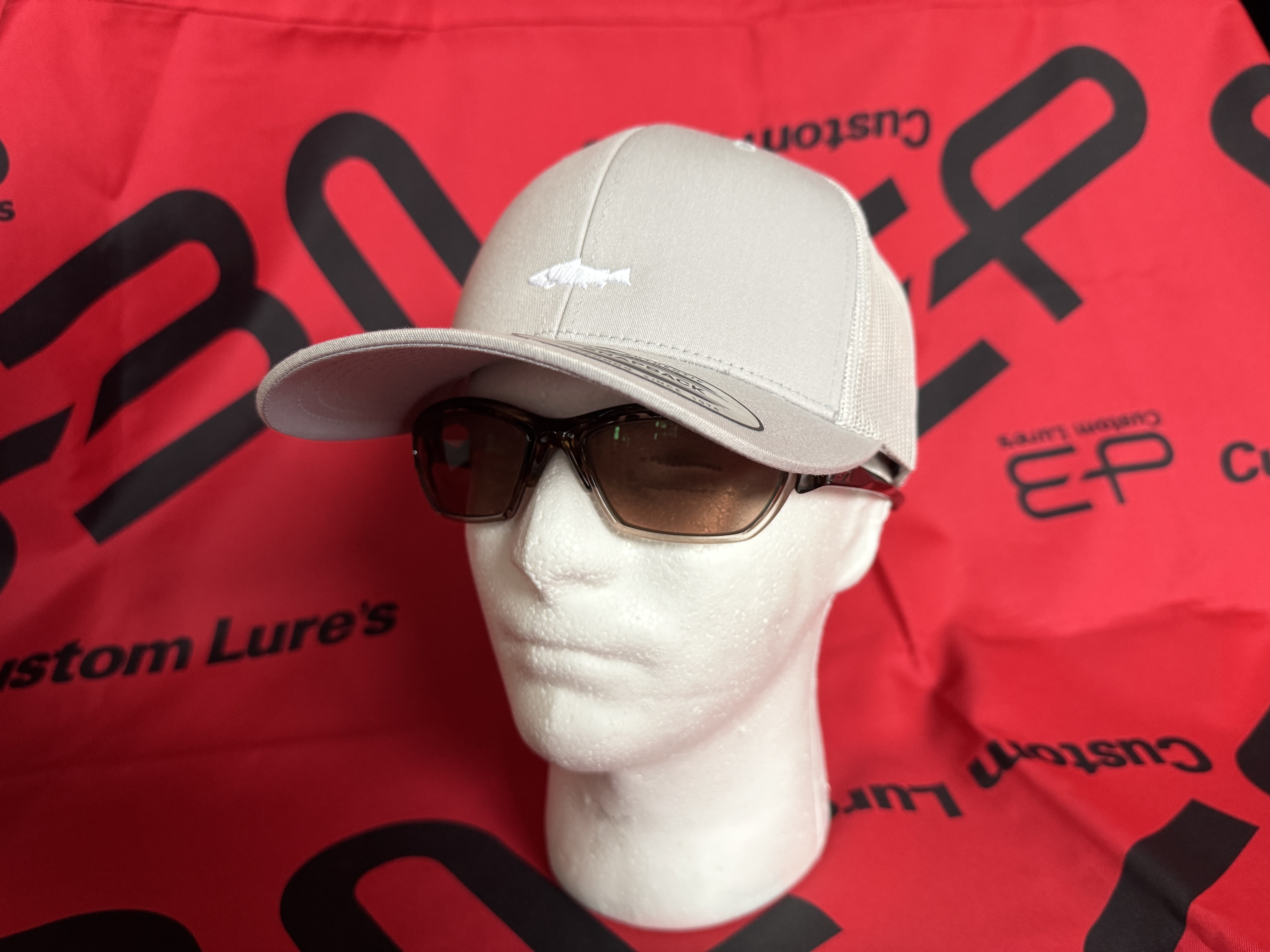 TROUTメッシュキャップ（ライトグレー）